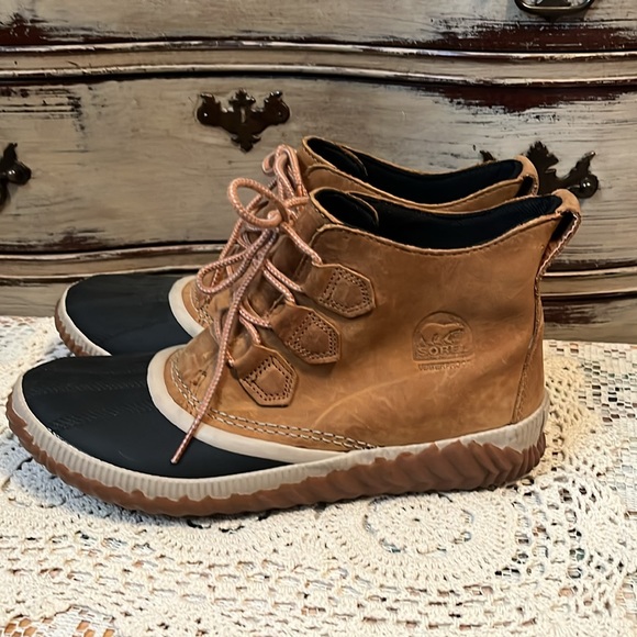 Sorel Out’N About waterproof boots - Picture 2 of 10